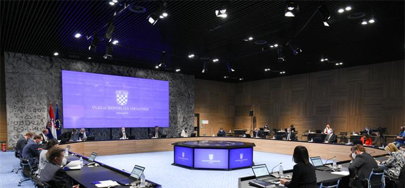 Smjernicama za trogodišnje razdoblje ka smanjenju javnog duga i uravnoteženom proračunu. Od 2.8. prijave za e-osobnu